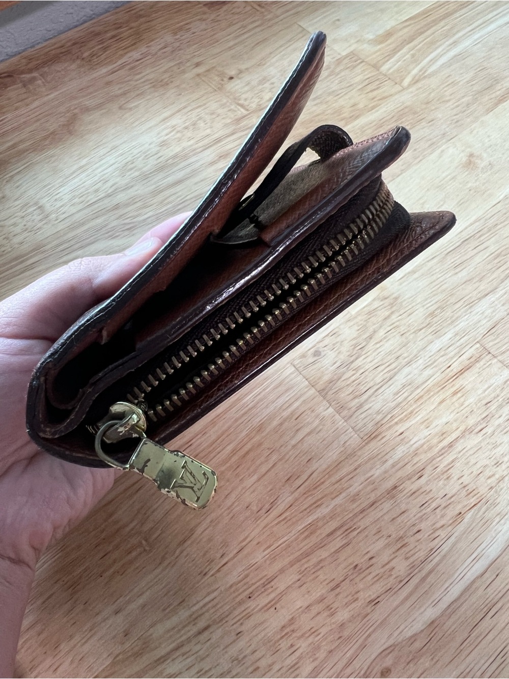 Louis Vuitton Compact Zippy with original box and tags. - Picture 7 of 7